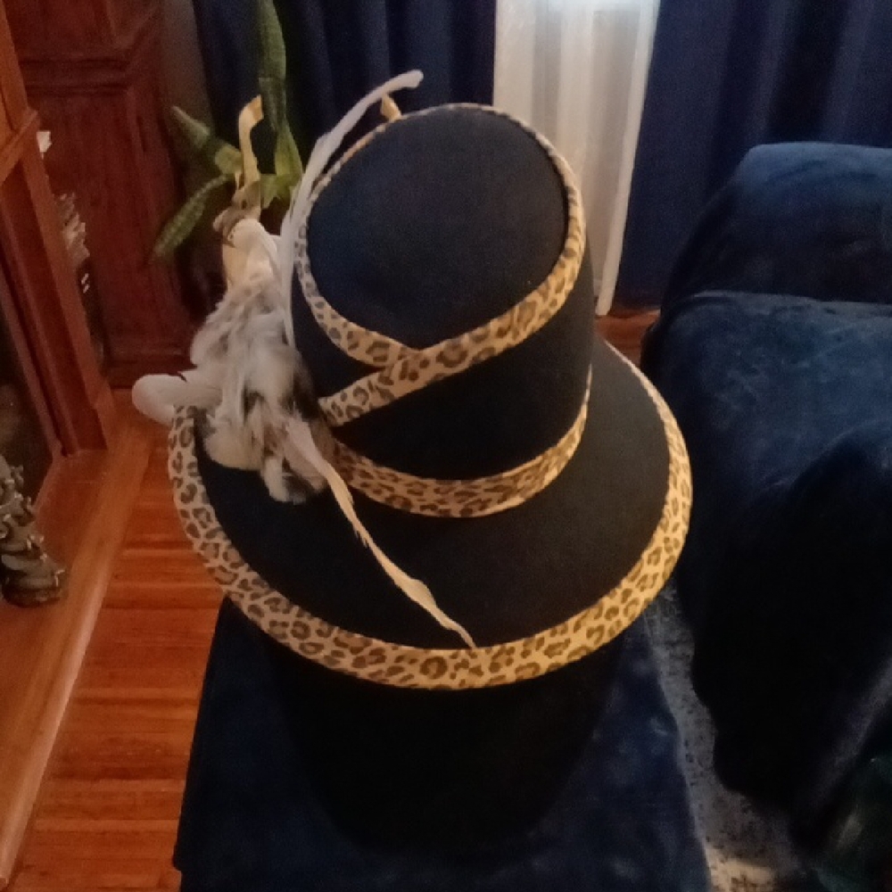 Leopard Trim Black Women's Hat
